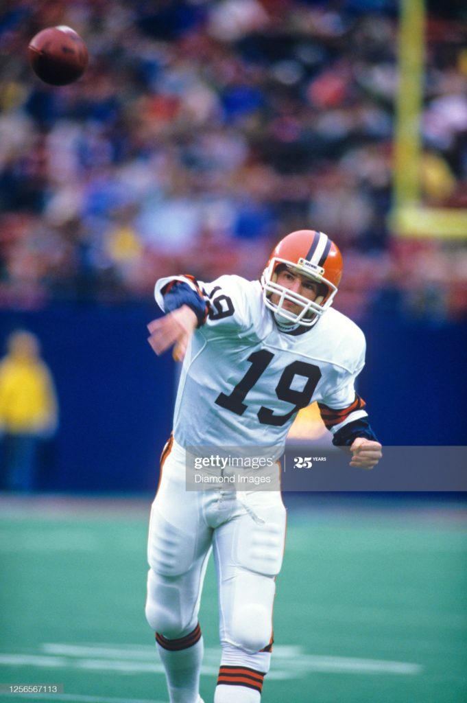 Cleveland Browns all-time great quarterback Bernie Kosar breaks a News  Photo - Getty Images